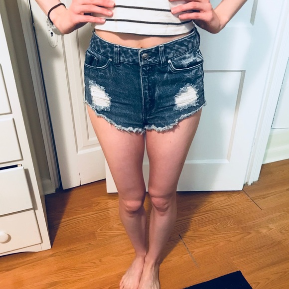 H&M Divided brand cutoff jean shorts - Picture 5 of 7